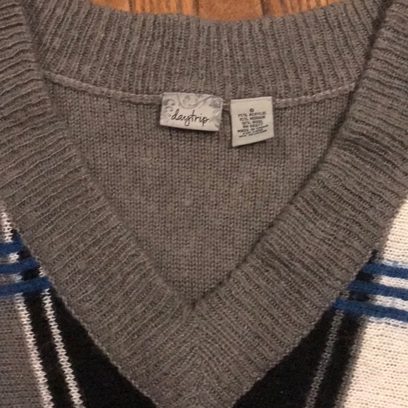 Sweater - Picture 3 of 3